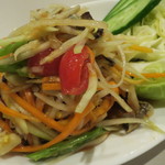 ソムタムプーパラー（発酵魚と沢蟹の塩漬け入り　青パパイヤのサラダ）