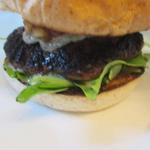 パリスバーガー - 山羊乳のシェーブルチーズバーガー