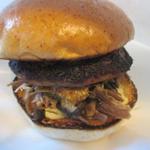 パリスバーガー - シャラン産鴨モモ肉のコンフィバーガー