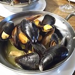 AGATO - 《2811》ムール貝のワイン蒸し？スープがgoodでした。パンを追加で貰って浸して食べました。
      