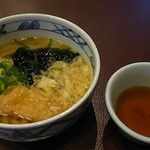 《2812》この日はふく泉にしては珍しく『うどん』が先に出てきた。前にはご飯もとんかつも食べ終わりそうになってうどんが出てきた。