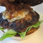 パリスバーガー - 山羊乳のシェーブルチーズバーガー