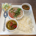 Chao - トリプルセット グリーンカレー チキンカレー パクチー麺