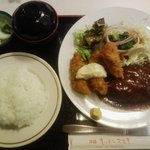 キッチンスズキ - 890円ランチの「洋風ハンバーグとカキフライ」
