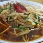 朱鳶ラーメン - 辛さ控えめでも発汗の「朱鳶ラーメン」