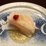 天神橋 青木 - 甘鯛の昆布〆をとぐろの千枚漬けで挟んだもの