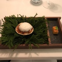 Installation Table ENSO L'asymetrie du calme - 香箱ガニのジュレトエスプーマかけ
                右は香箱ガニのカステラみたいなもの