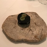 Installation Table ENSO L'asymetrie du calme - 甘エビのマリネが挟まっています