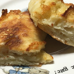 満寿屋商店 - チャバタチーズの断面