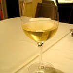 Rakuchinerradhiyamamoto - ピガート100％の白ワイン。黄金がかった麦わら黄色、凝縮したミネラル香にアーモンドなどの香りが 広がります。
