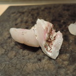 完全個室 天鮨 - 鯛昆布〆を炙りで