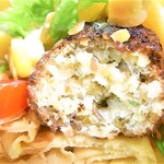 ロッカ&フレンズ クレープリー - カレー味の鶏肉団子っぽい味と食感