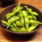 Otogi - 枝豆（220円） 冷凍モノと判ってはいてもオーダーしてしまいます。