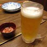 Otogi - ビール（450円）とお通しのイカのキムチ和え。