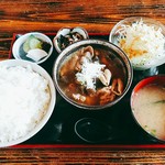 彌山 - モツ煮定食大盛880円
