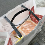 乃が美・一斤づつ紙袋に入れてくれます。