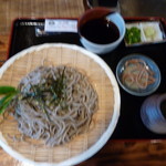 味由 - ざるそば大盛り、1100円
      あちゃーブレてる(-_-;)