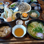 天ぷら並うどん定食、1550円～（蕎麦は無関係です）