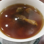 13種の乾燥キノコ アガリスクとモリーユタケとトリュフ チョウザメ頭骨のスープ