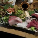 立ち呑みのさのや - 刺身盛合せ(2人前) 1500円？　(2016.12)