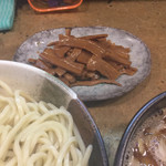  麺どころ 魁 - メンマつけ麺+中盛+ねぎ多め（熱盛り） ¥960+50+50