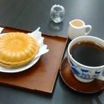 茶舗かおり - [料理] 白玉入り最中 & Hot珈琲 (ブレンド) 全景♪ｗ