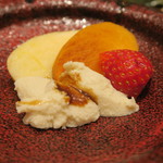 鮨 山浦 - 28年12月　富有柿、フジ、苺