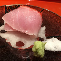 馳走 風々 - 下田金目の湯霜、皮目の脂がサーッと広がります。仕事された刺身は絶品。