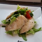 キッチン・セン - 蒸し鶏の乗ったサラダ
