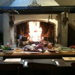 Pyrenees - カウンターでは暖炉で焼ける食材を見ながらお食事を