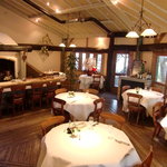 Pyrenees - 店内はフランス・ピレネー地方の田舎屋をイメージ