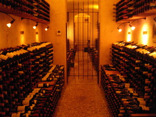 Pyrenees - 約４０００本のワインを収蔵する隣接のワインセラーは見学も可能