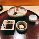 日本料理 太月 - お造り　本鮪（大間）、かわはぎ、青味大根　紫蘇　紫蘇穂　肝醤油　醤油2016年12月