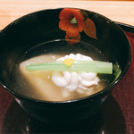 日本料理 太月 - お椀　鱈白子　丸大根　蕪葉　柚子丸　うす葛仕立て2016年12月