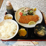 金昇 - ...「〈特上〉とんかつ定食（1200円）」、普通の「とんかつ定食」とは違う気がするorz