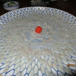 てっさ（4人前）コリコリっとしたタンパクな白身
          紅葉おろしとポン酢で数枚 箸ですくいガブリ！旨過ぎですね！うふふ