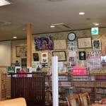 バイキング - 店内には高橋憲一選手のグッズがいろいろ。マンガも充実。