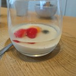 カミヤ - ヨーグルトムースと白ワインジュレ