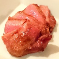 お肉屋 けいすけ 三男坊 - 高森和牛の牛タン 焼いた後  (特選けいすけコース)