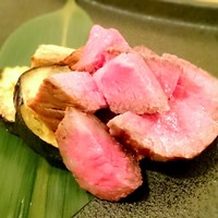 お肉屋 けいすけ 三男坊 - 高森和牛「しんしん」塊焼き カットされた後 (特選けいすけコース)