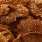 小柴屋 - 焼肉定食(¥1,080) 表面パリッと焦げシズル