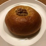 マルコブレッドハウス＆ラボラトリー - 薄皮くるみあんぱん