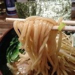 横浜ラーメンとんこつ家 - なんだか柔らかい麺。リフト(^-^)/