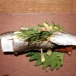 アカ - ボカディージョ（芳ばしく焼いたトマトパンの上にこはだのマリネ）
                                
                                