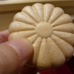 銀座 しのはら - 最中の中はふわ～と軽いフォアグラと