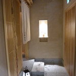 銀座 しのはら - ビルの地下にあります