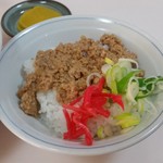 元木屋 - ほっこりとする味わいの「そぼろ丼（ミニ）」