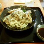 笑楽舎 - しめじ天ぶっかけうどん