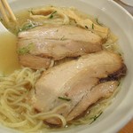 らーめん一宇 - 大きなチャーシュー