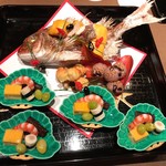 御料理 堀川 - 八寸：おめでたい(鯛の黄身焼き・白焼き)など